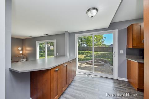 919 Fieldside Ln, Aurora, IL 60504 photo 3