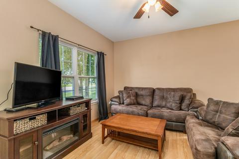 724 Eberly Ct, Plano, IL 60545 photo 3