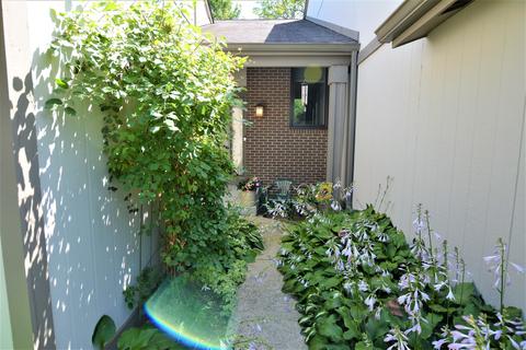 109 Chicory Ct, Rolling Meadows, IL 60008 photo 3