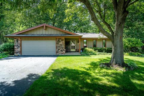 13862 Beaver Dr, Roscoe, IL 61073 photo 2
