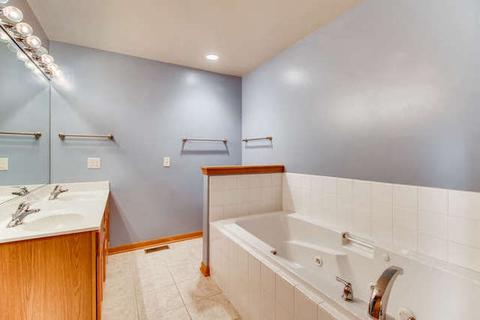 548 Madison Ln, Elgin, IL 60123 photo 16