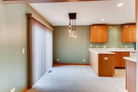 548 Madison Ln, Elgin, IL 60123 photo 7