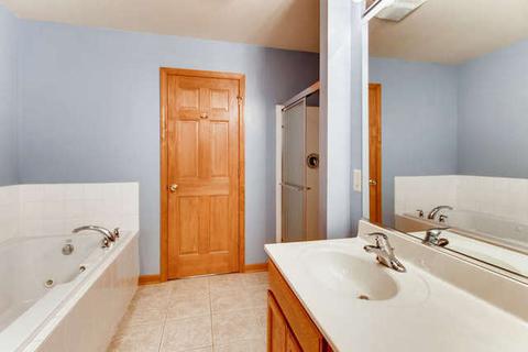 548 Madison Ln, Elgin, IL 60123 photo 17
