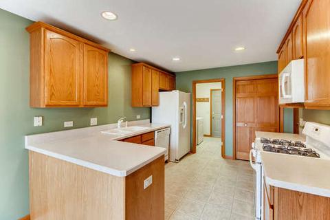 548 Madison Ln, Elgin, IL 60123 photo 9
