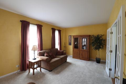 8 Hartford Ct, Algonquin, IL 60102 photo 3