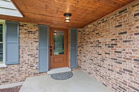 2 S472 Seneca Dr, Wheaton, IL 60189 photo 3