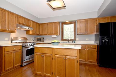 939 Millwood Dr, Bartlett, IL 60103 photo 8