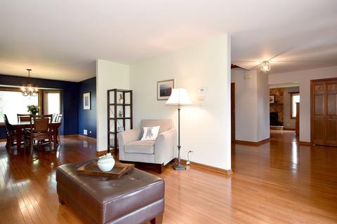 939 Millwood Dr, Bartlett, IL 60103 photo 4