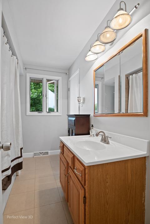 676 Cedar Ln, Bartlett, IL 60103 photo 6