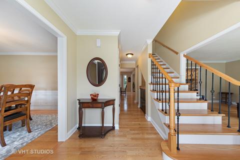 2231 Barger Ct, Wheaton, IL 60189 photo 2