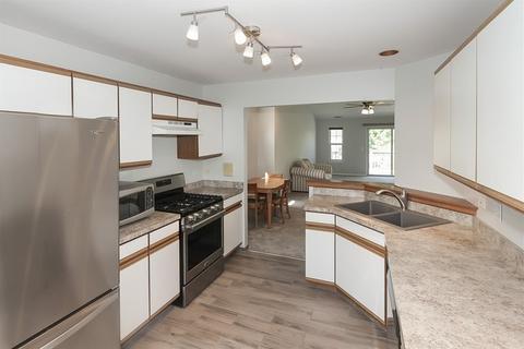 583 Lancaster Cir, Elgin, IL 60123 photo 7