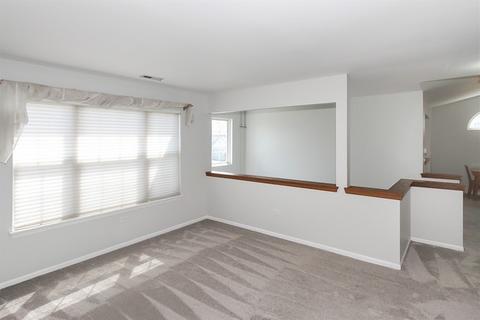 583 Lancaster Cir, Elgin, IL 60123 photo 4