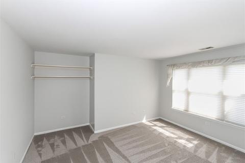 583 Lancaster Cir, Elgin, IL 60123 photo 3