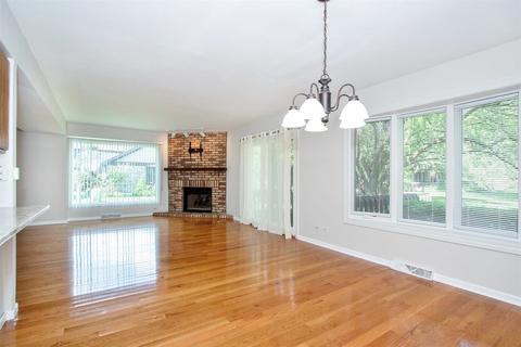 1836 Golf View Dr, Bartlett, IL 60103 photo 4