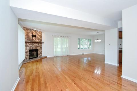 1836 Golf View Dr, Bartlett, IL 60103 photo 2