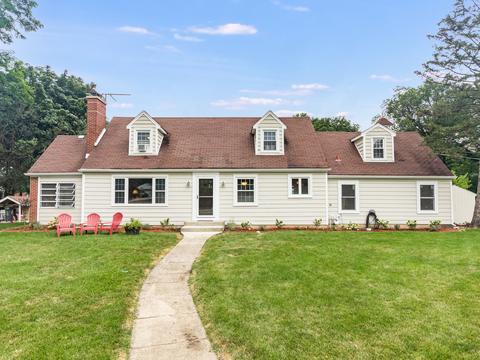 810 N Gary Ave, Wheaton, IL 60187 photo 2