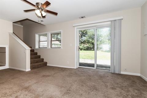 608 Columbus St, Mchenry, IL 60050 photo 3