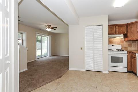 608 Columbus St, Mchenry, IL 60050 photo 2