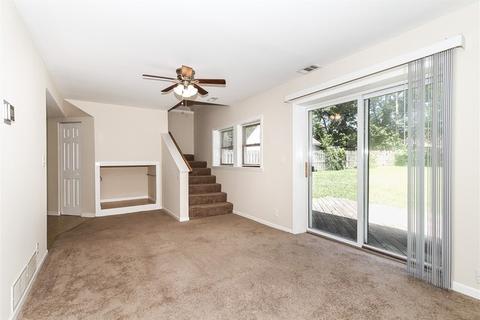 608 Columbus St, Mchenry, IL 60050 photo 5