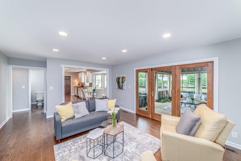 3955 Bordeaux Dr, Hoffman Estates, IL 60192 photo 10