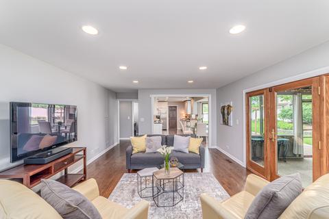 3955 Bordeaux Dr, Hoffman Estates, IL 60192 photo 8
