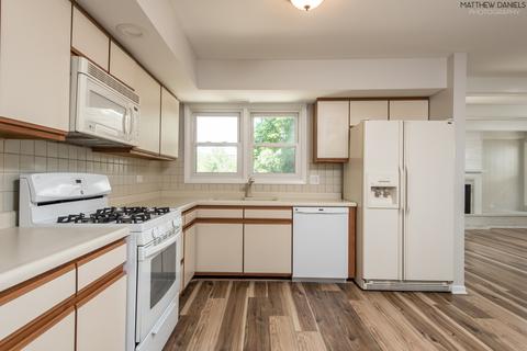 1320 Campbell Ln, Hoffman Estates, IL 60169 photo 13