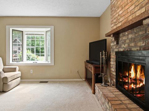 2210 Windsor Ct, Bloomington, IL 61704 photo 4