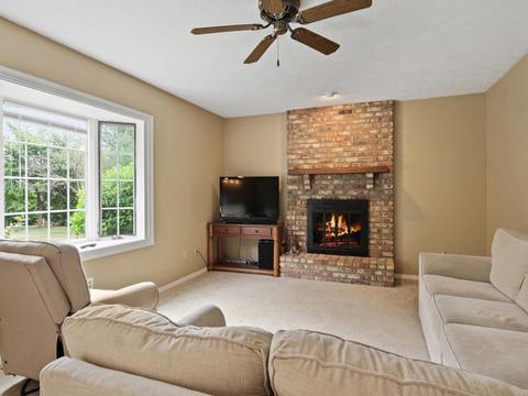 2210 Windsor Ct, Bloomington, IL 61704 photo 3