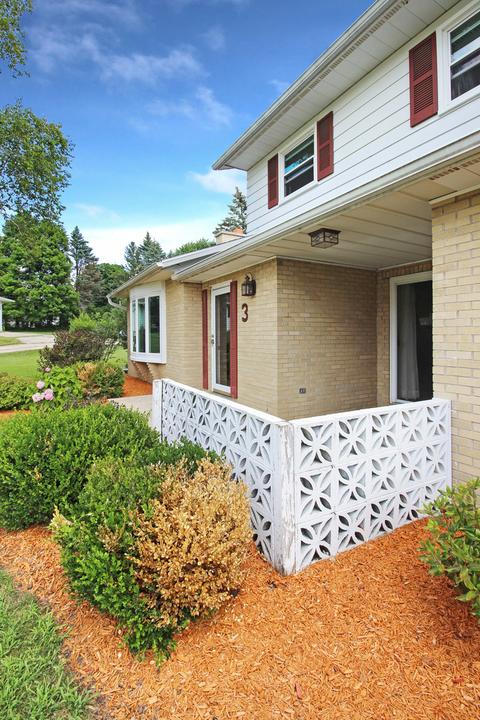 3 Salem Ct, Freeport, IL 61032 photo 4