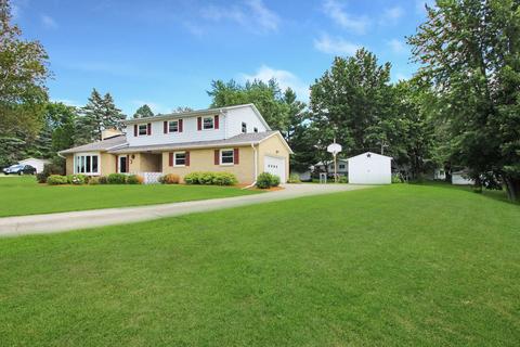 3 Salem Ct, Freeport, IL 61032 photo 2