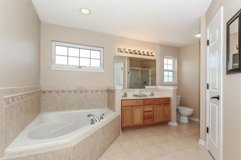 253 Fieldcrest Dr, Bartlett, IL 60103 photo 18