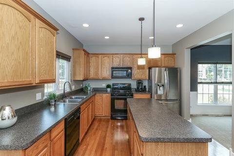 253 Fieldcrest Dr, Bartlett, IL 60103 photo 9