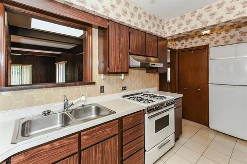 333 S Wolf Rd, Des Plaines, IL 60016 photo 7