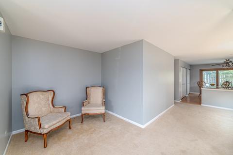1248 Clover Ln, Hoffman Estates, IL 60192 photo 4