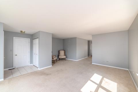1248 Clover Ln, Hoffman Estates, IL 60192 photo 3