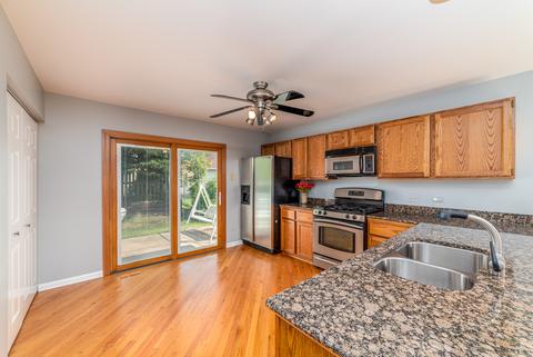1248 Clover Ln, Hoffman Estates, IL 60192 photo 8