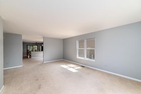 1248 Clover Ln, Hoffman Estates, IL 60192 photo 2