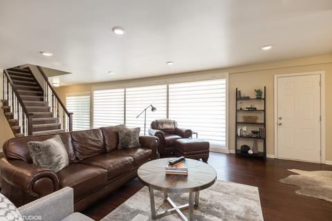 915 S Main St, Wheaton, IL 60189 photo 4