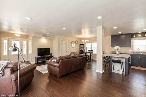 915 S Main St, Wheaton, IL 60189 photo 5