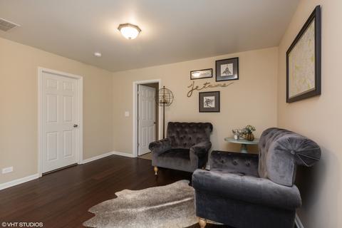 915 S Main St, Wheaton, IL 60189 photo 10