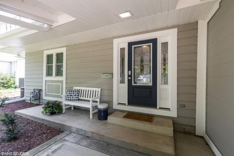 915 S Main St, Wheaton, IL 60189 photo 2