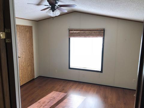 104 E Logan St, Longview, IL 61852 photo 9
