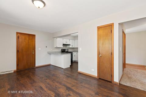 1750 Sheffield Dr, Elgin, IL 60123 photo 2
