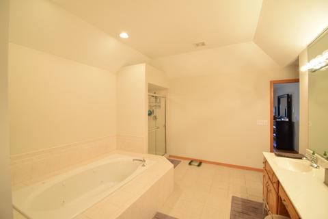 647 Philip Dr, Bartlett, IL 60103 photo 22