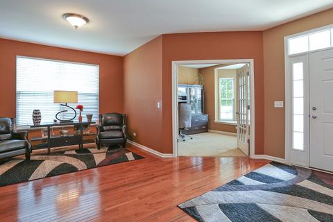 1904 Eton Dr, Hoffman Estates, IL 60192 photo 3