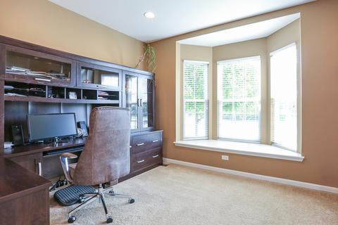 1904 Eton Dr, Hoffman Estates, IL 60192 photo 4