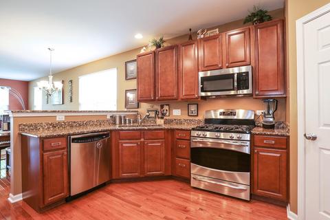 1904 Eton Dr, Hoffman Estates, IL 60192 photo 11