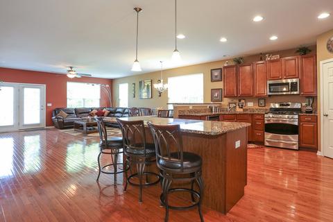 1904 Eton Dr, Hoffman Estates, IL 60192 photo 9