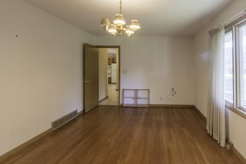 640 Konen Ave, Aurora, IL 60505 photo 8
