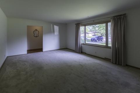 640 Konen Ave, Aurora, IL 60505 photo 4